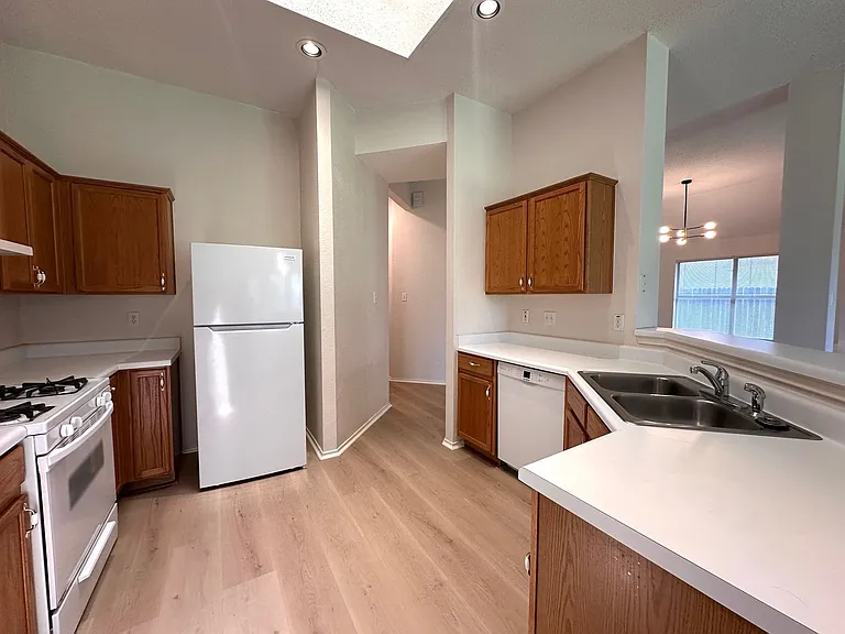 6708 Bancroft Woods Dr — Photo 15