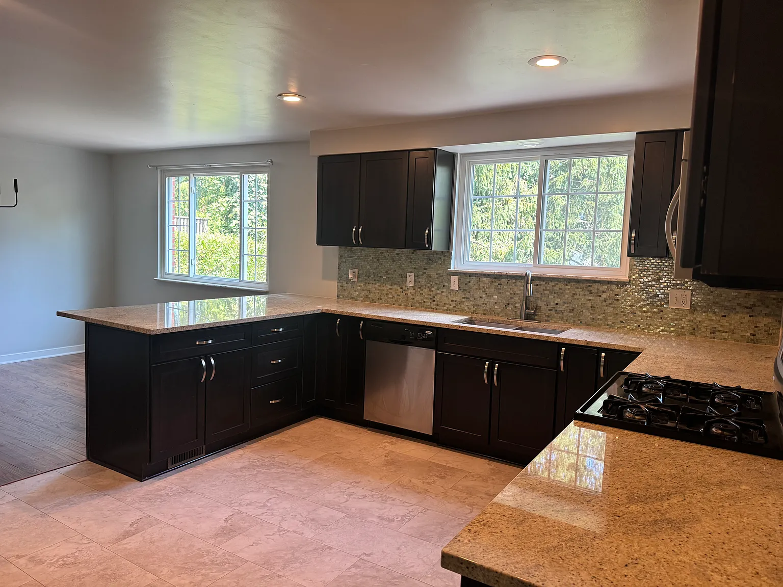 3 bed, 1.5 bath, $2,200 — Photo 2