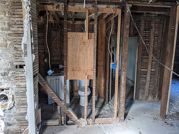 5th image of 215 Saint Matthew St