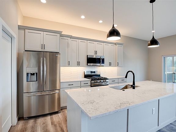 4th image of 708 Rolling Hills Dr