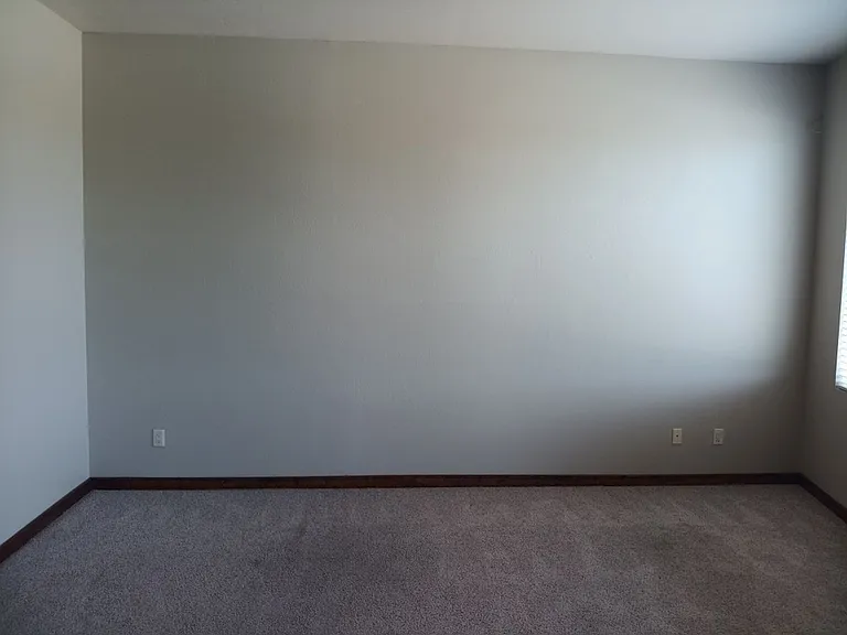 915 Edith Blvd NE — Photo 11