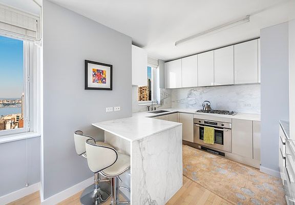 5th image of 322 W 57th St APT 42B