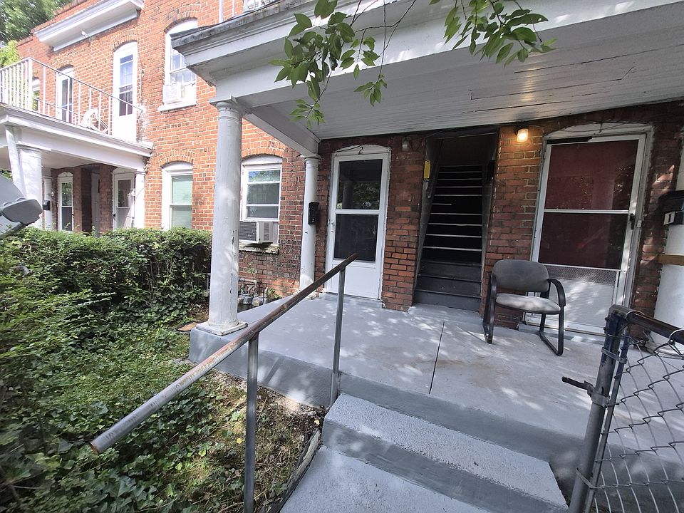 Front porch area for 1st floor unit