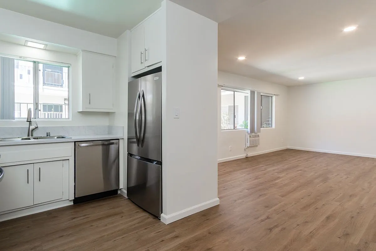4653 Fulton Ave — Photo 1