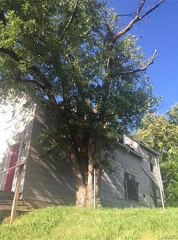 2nd image of 3434 Indiana Ave