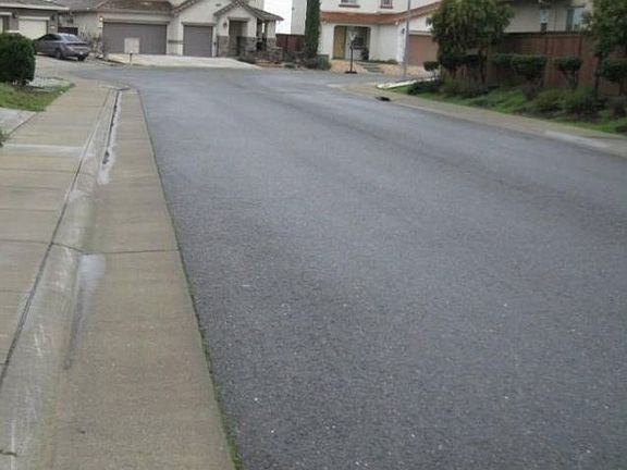 Exterior Neighborhood (street photo)