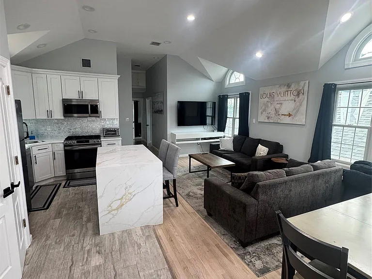 68 Brookline Ave #UPPER — Photo 4