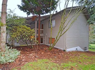 1350 Bellefield Park Ln, Bellevue, WA 98004