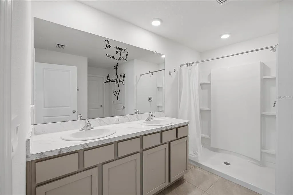 4 bed, 2.0 bath, 1846 sqft, $2,350 — Photo 4