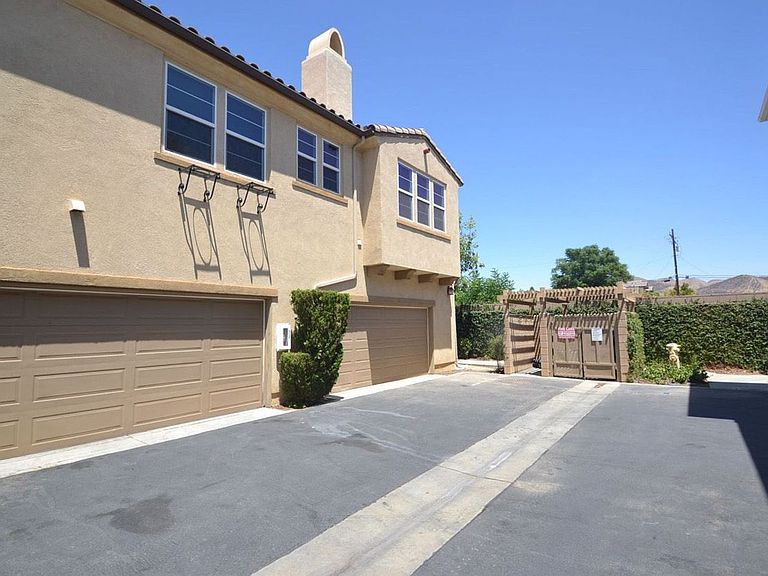 Lakeland Village Apartments - Lake Elsinore, CA | Zillow