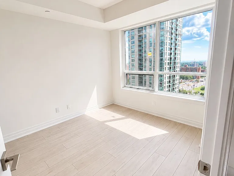 30 Elm Dr W #1007 — Photo 2