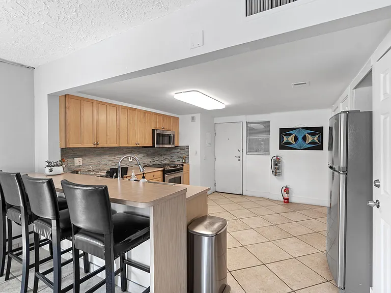 121 Golden Isles Dr #Penthouse 1 — Photo 15