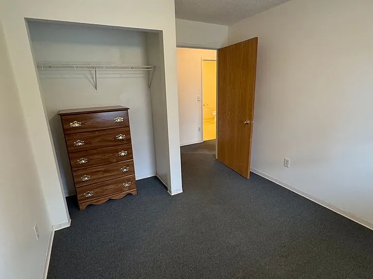 PIONEER BLUFF APARTMENTS — Photo 74