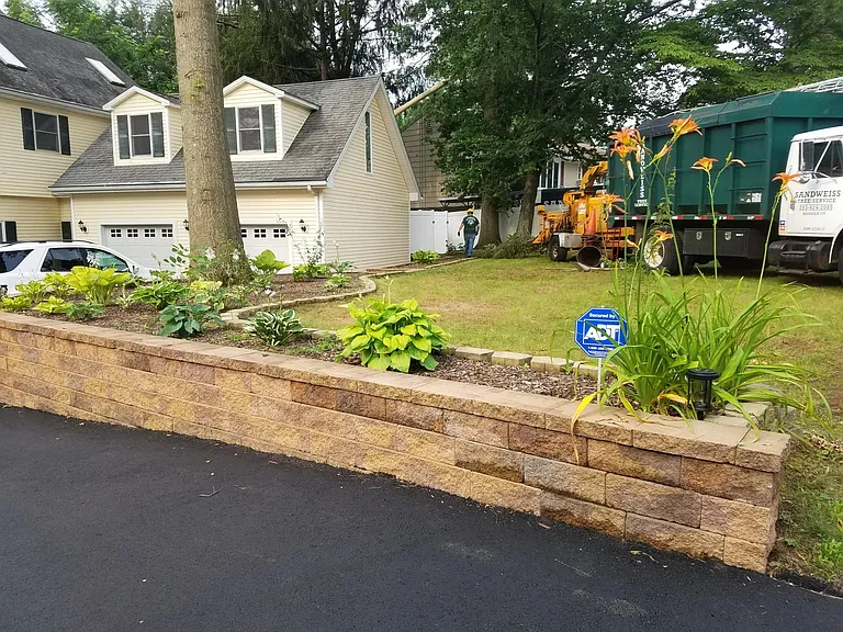 110 Sleeping Giant Dr — Photo 3