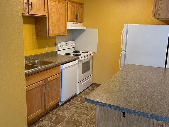 3rd image of 524 14th St S #204