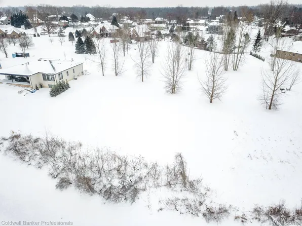 1932 Sandy Shores Dr, Oxford, MI 48371