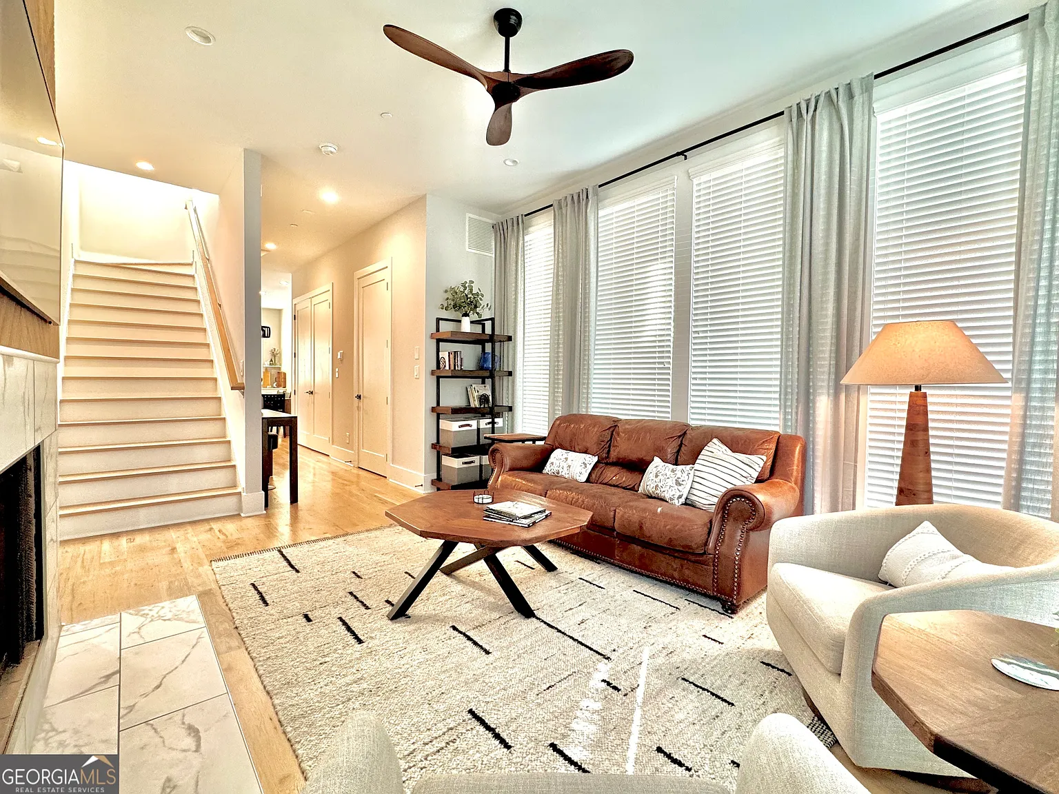 2 bed, 2.5 bath, 1388 sqft, $5,500 — Photo 4