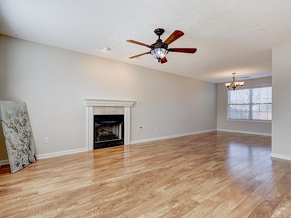 4th image of 7225 Birdie Ln