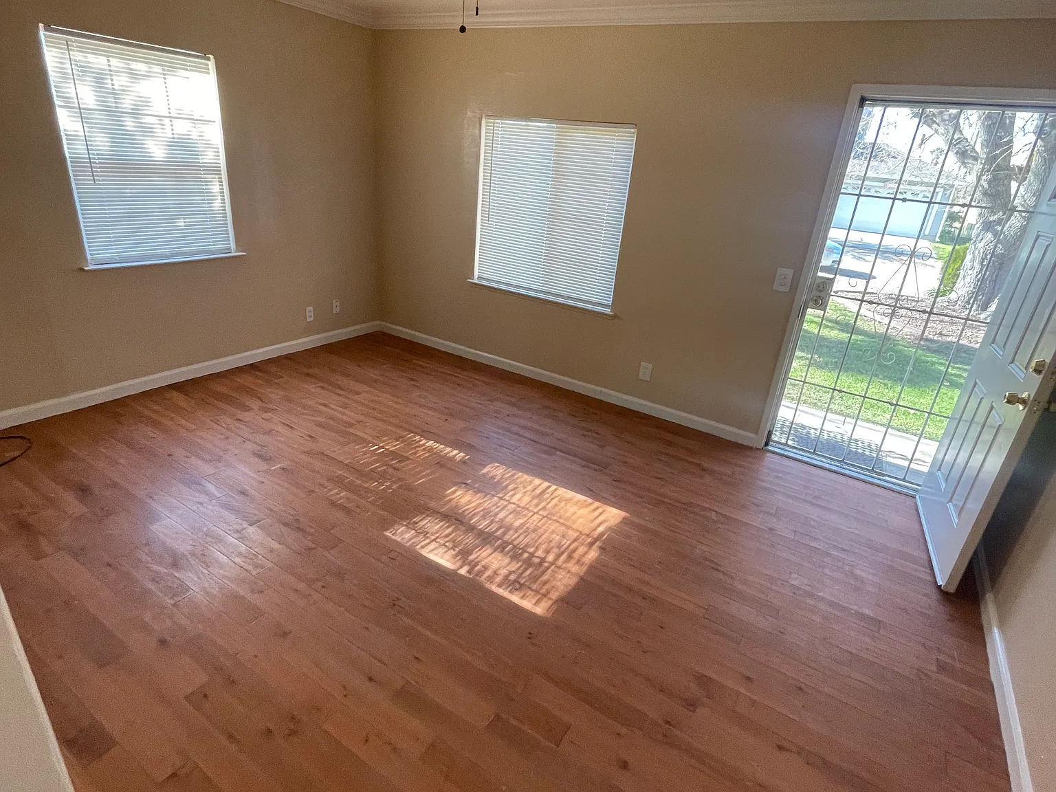 3 bed, 939 sqft, $1,900 — Photo 3