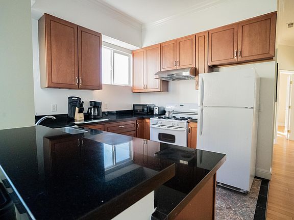 5th image of 2068 McAllister St