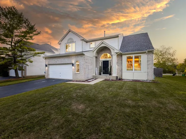 1130 Laurel Ln, Gurnee, IL 60031