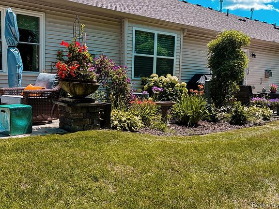 3rd image of 1876 Genoa Cir