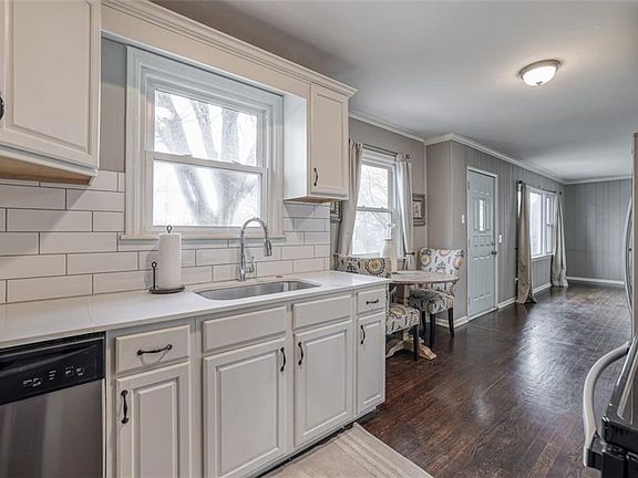 3rd image of 5006 Briar St