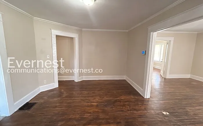 1119 Graymont Ave W — Photo 5