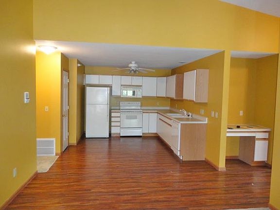 3rd image of 3840 Creek Hill Dr