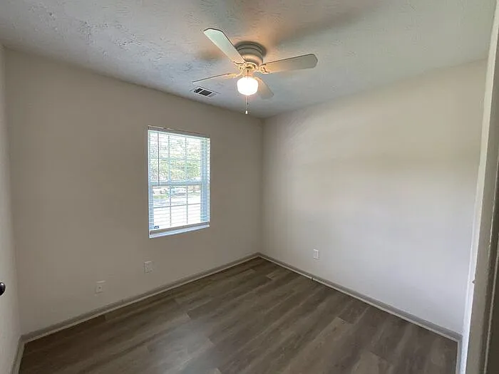 8919 Yarmouth Dr — Photo 16
