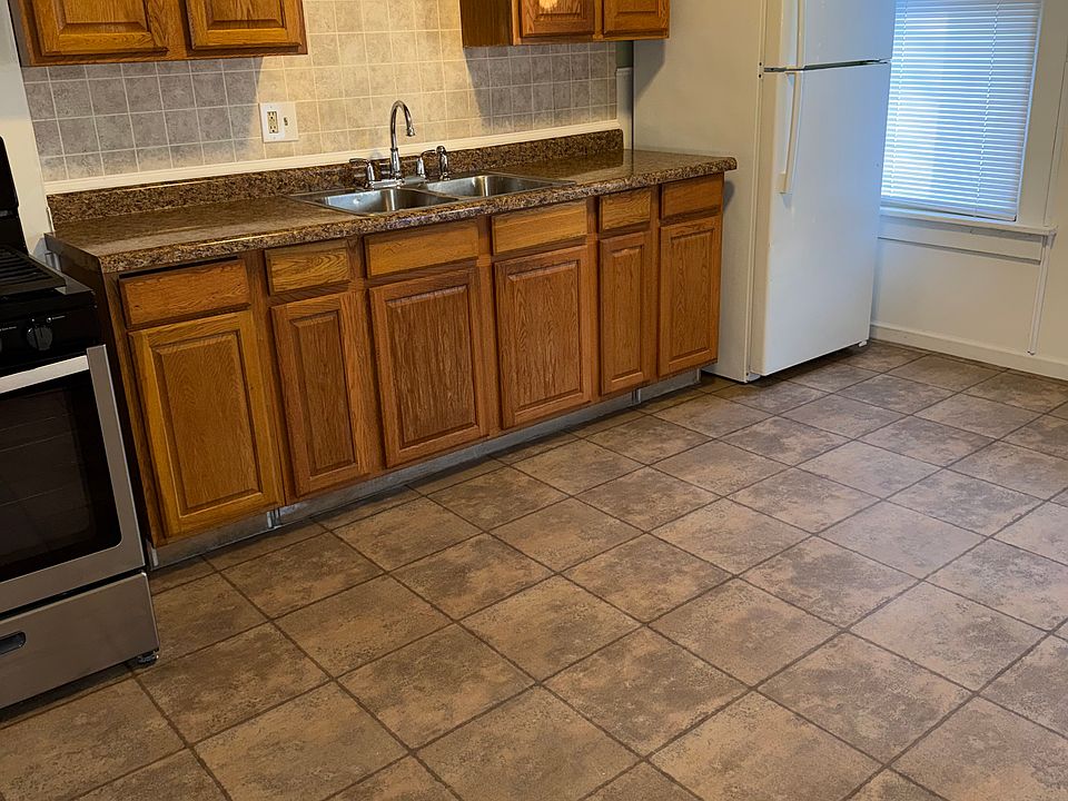 1st image of 1027 W Locust St #1