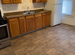 1027 W Locust St #1, Davenport, IA 52804