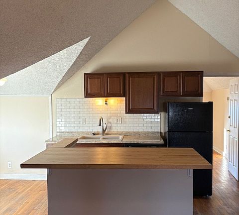 3rd image of 299 S Lincoln St APT 4