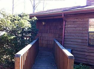 302 Powder Horn Rd, Charleston, WV 25314