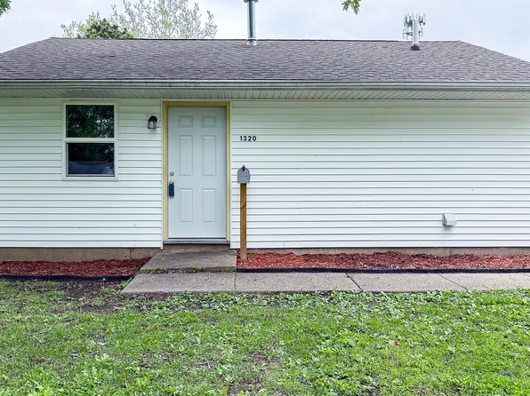 1320 Hedge Rd, Champaign, IL 61821