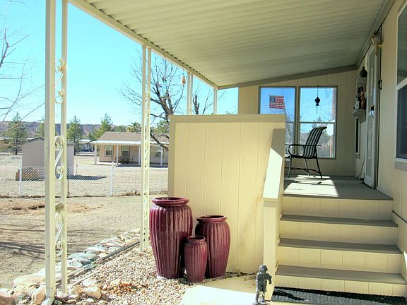 4th image of 821 N Combe Ln