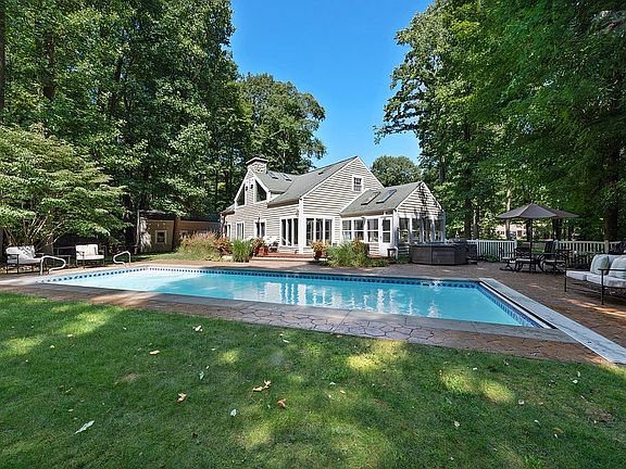2nd image of 13926 Lakewood Dr