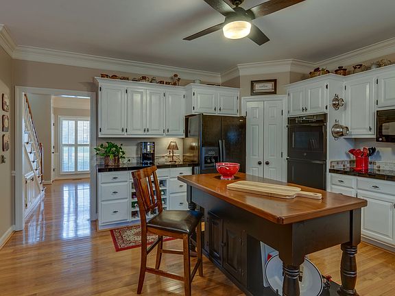 5th image of 414 Ashley Ln