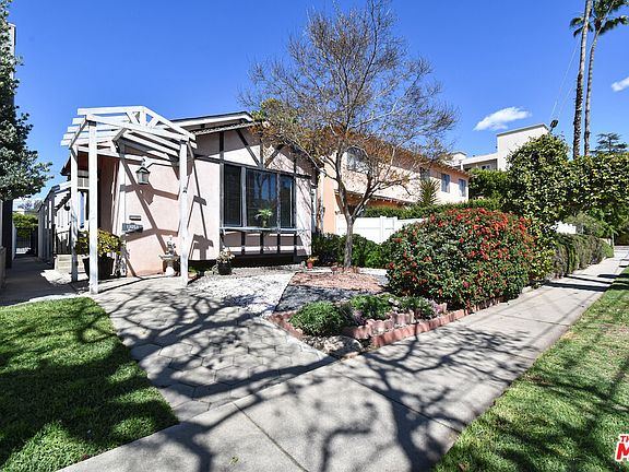2nd image of 13053 Moorpark St