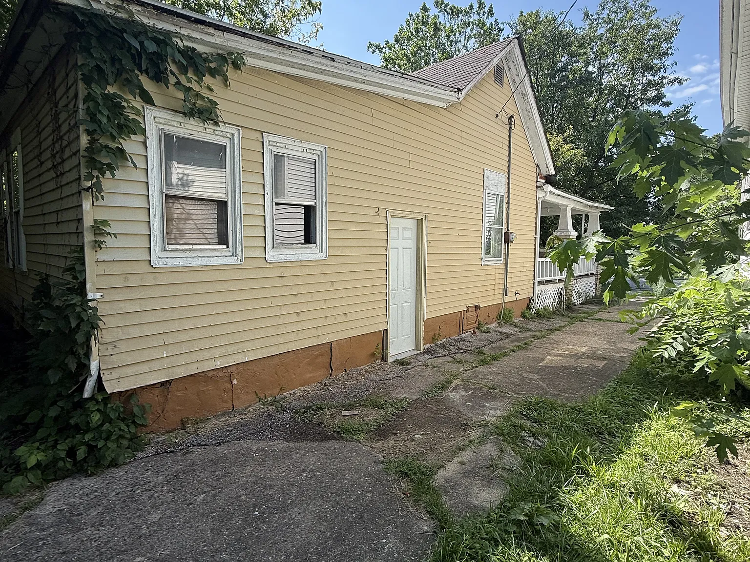 A Move In Ready 3 Bedroom Home Available for Only $870/Month — Photo 3