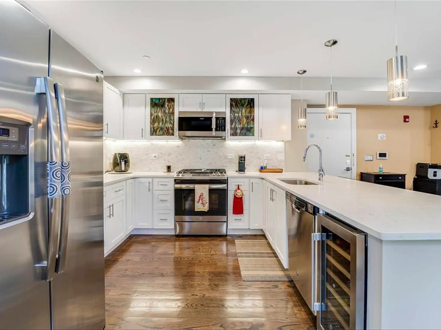 2 bed, 3.0 bath, 1468 sqft, $4,500 — Photo 3