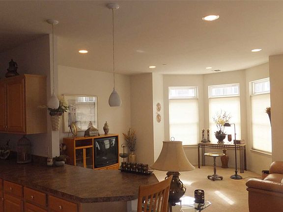 2nd image of 15 Jacqueline Way #15