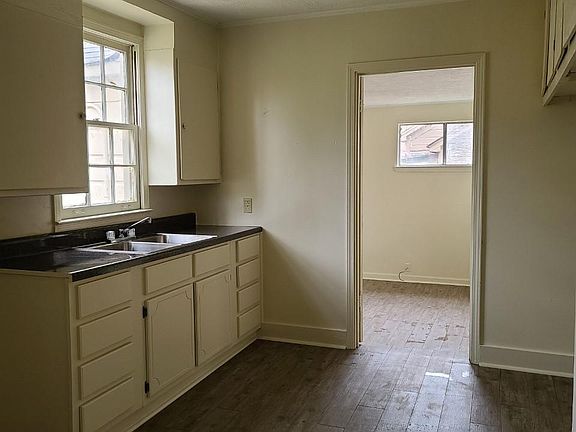 5th image of 2843 S Brentwood Cir