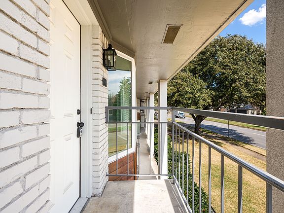 2nd image of 3913 Inwood Rd APT 2006