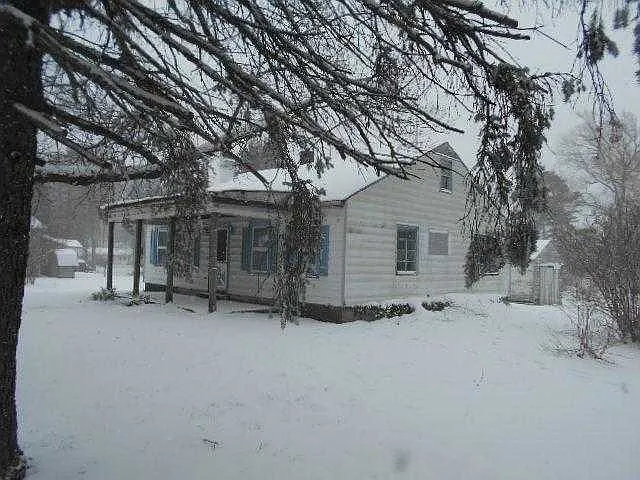94 E High St photo 1