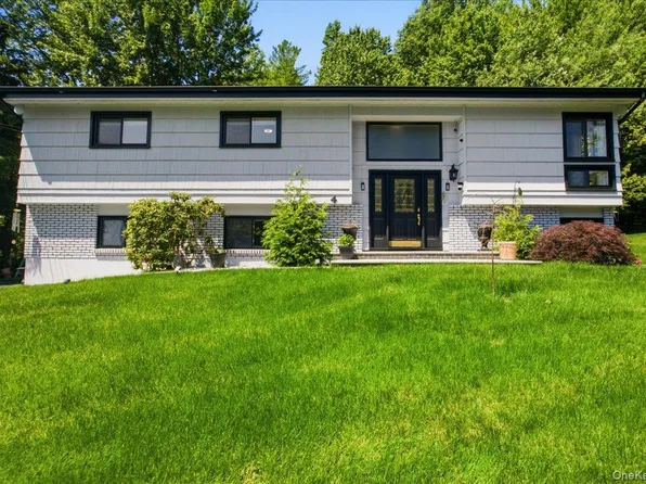 4 Medford Place, Nanuet, NY 10954