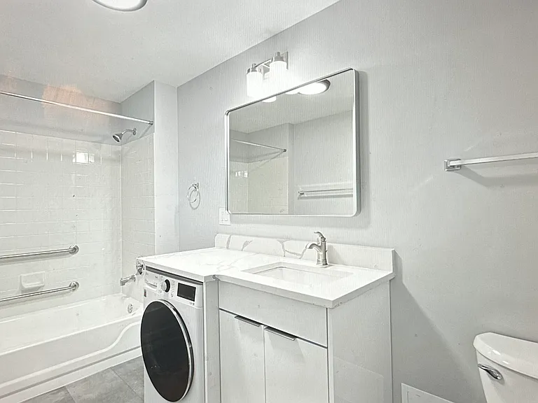 1625 W Howard St #302 — Photo 7
