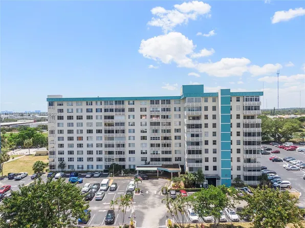 4330 Hillcrest Dr APT 910, Hollywood, FL 33021