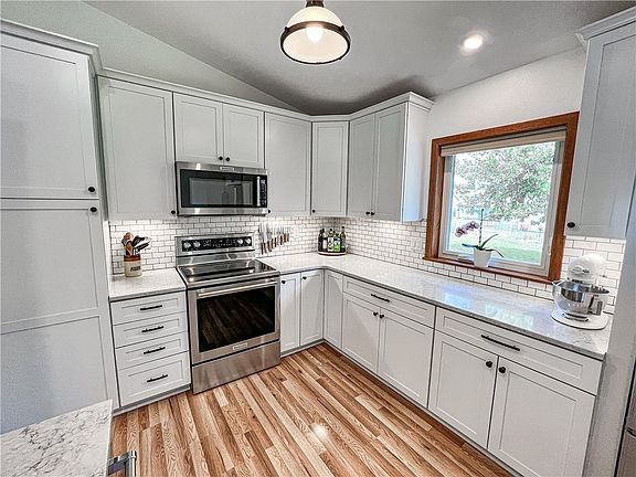 4th image of 625 Onyx St