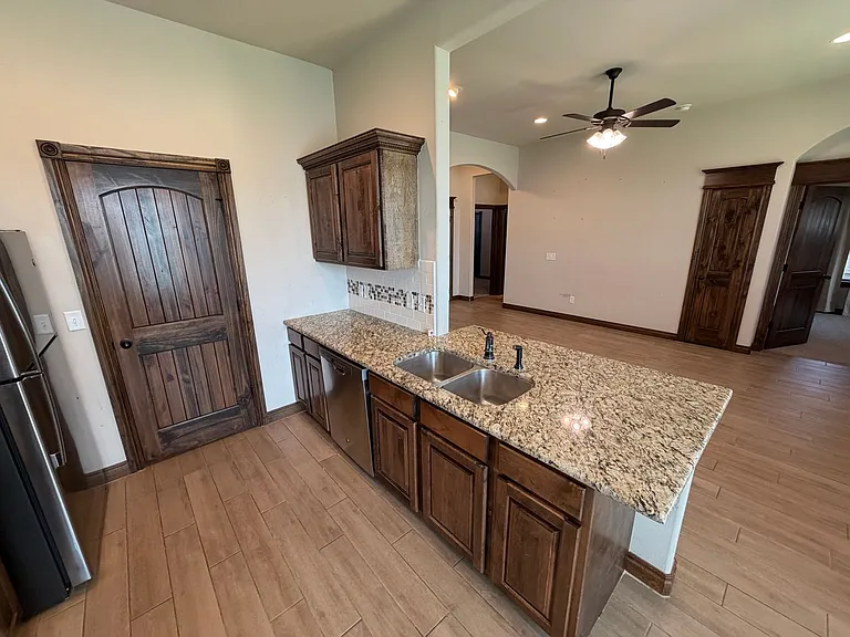 215 Tuscany Cir — Photo 12